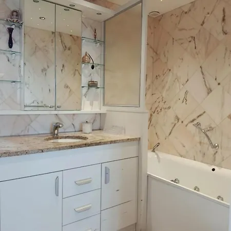 3p With Pool & Sea View