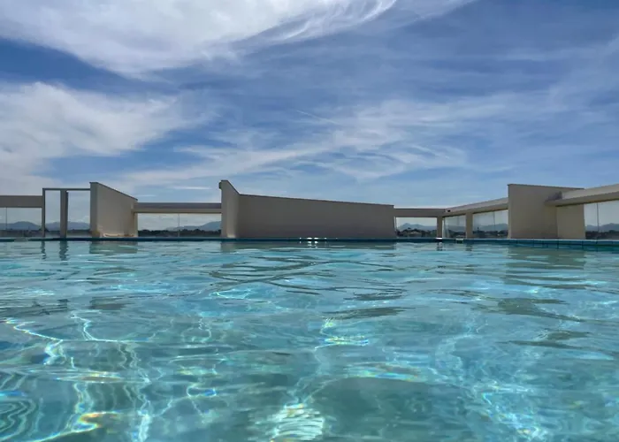 3p With Pool & Sea View *